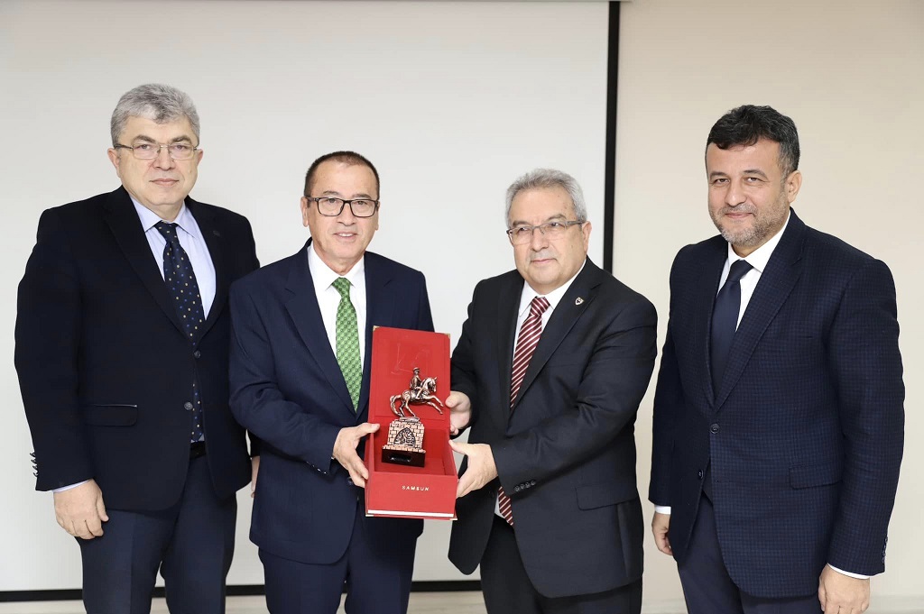 Kaymakamımız Doç. Dr. Şükrü YILDIRIM  Çarşamba Dernekler Federasyonu (ÇADEF) "Bilgisayarsız Okul Kalmasın" ve "Çocuklar Üşümesin" programına katıldı 