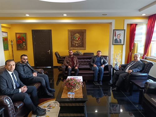 Türkiye Gençlik Vakfı (TÜGVA) yönetim kurulu üyeleri Kaymakamımız Doç. Dr. Şükrü YILDIRIM'ı ziyaret etti.