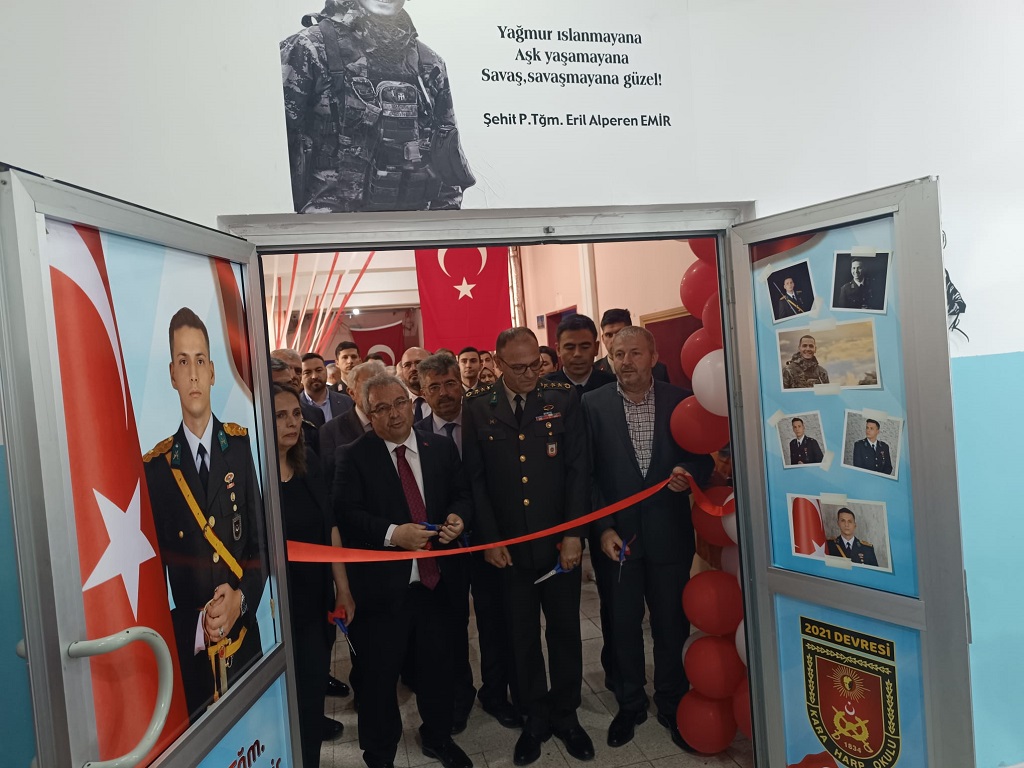 Kaymakamımız Doç. Dr. Şükrü YILDIRIM  Değirmenbaşı Ortaokulunda Şehit P.Tğm.Eril Alperen Emir  adına yapılan Kütüphanenin açılışına katıldı.