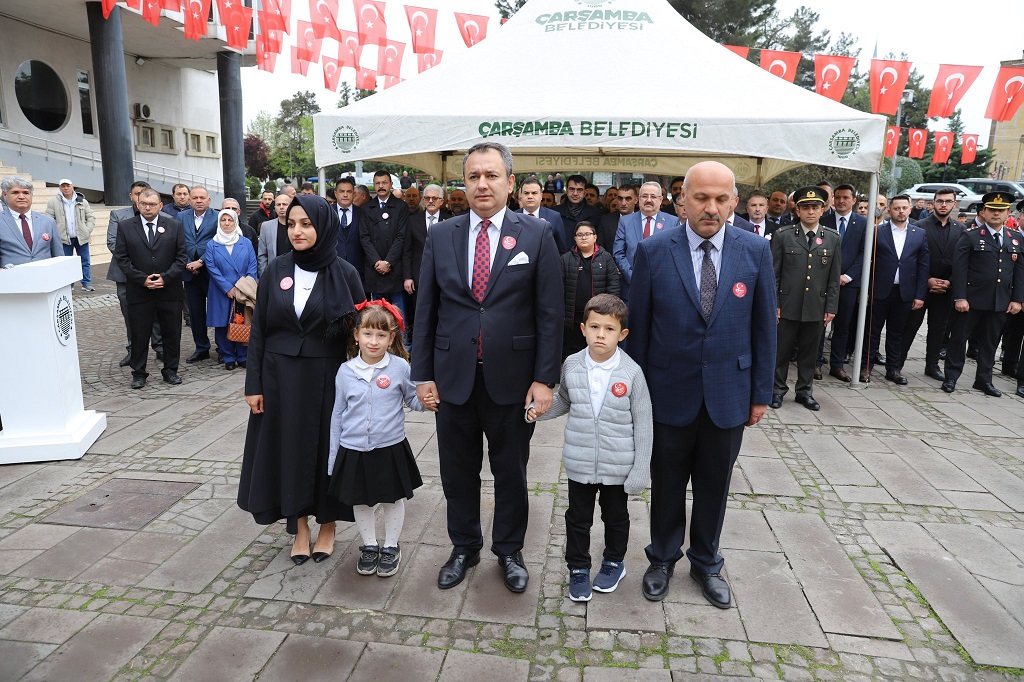 23 Nisan Ulusal Egemenlik ve Çocuk Bayramı Çelenk Sunma Töreni Saat 09.30'da Atatürk Anıtında Yapıldı