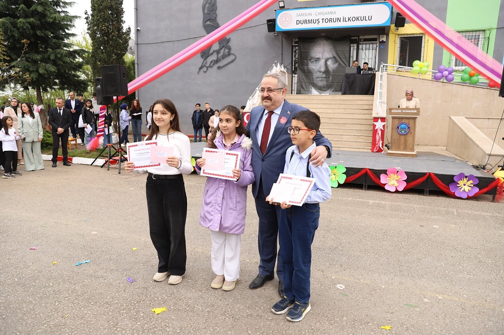 23 Nisan Ulusal Egemenlik ve Çocuk Bayramı Kutlama Töreni İlçemiz Durmuş Torun  İlkokulunda Gerçekleştirildi