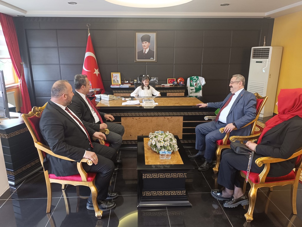 Kaymakam SAĞLAM Özel Eğitim Ve Rehabilitasyon Merkezi öğrencisi Zeynep Kutlu'ya Makamını bıraktı.